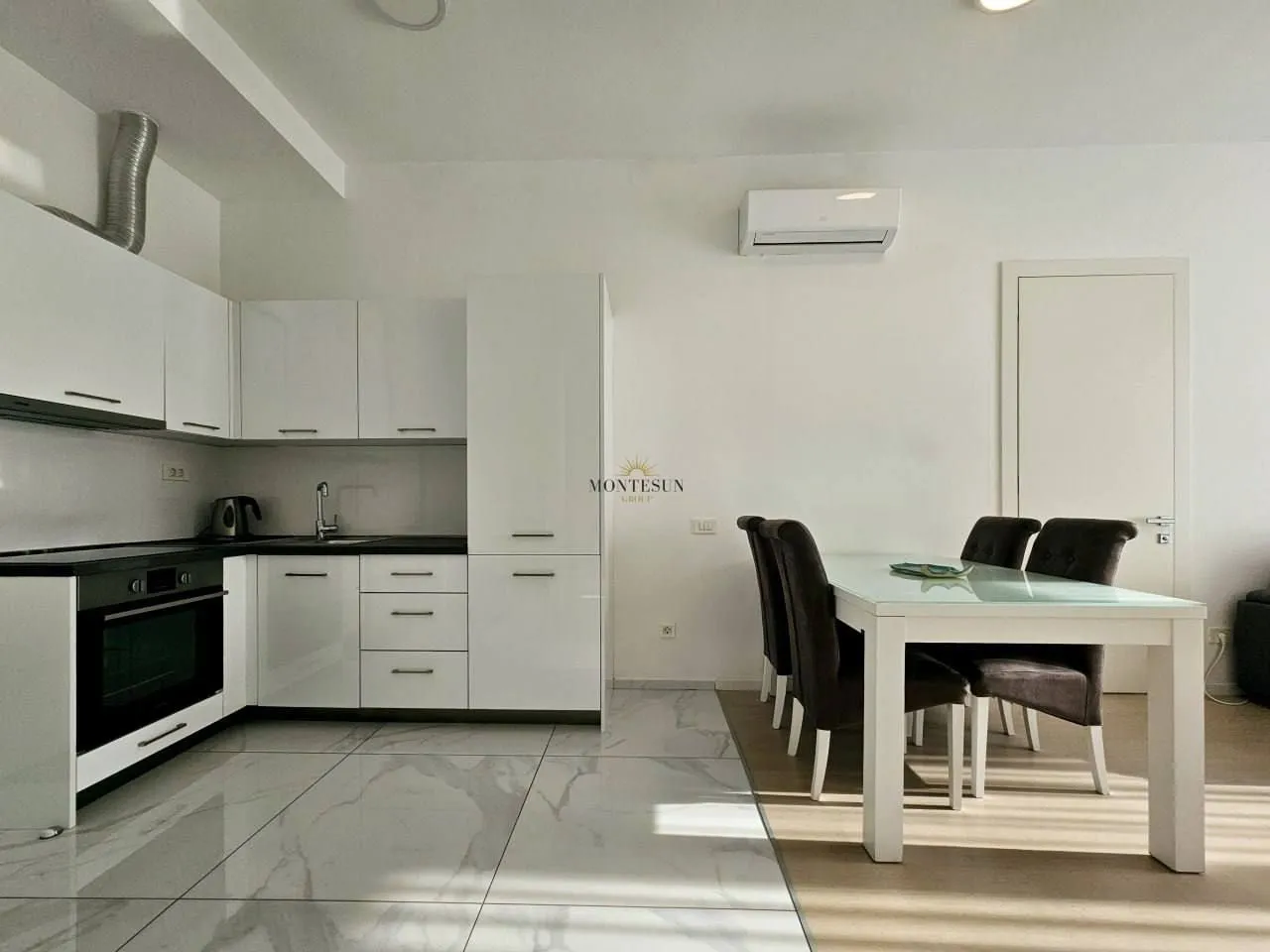Rent, two bedroom apartment, 51m², Bečići, Budva