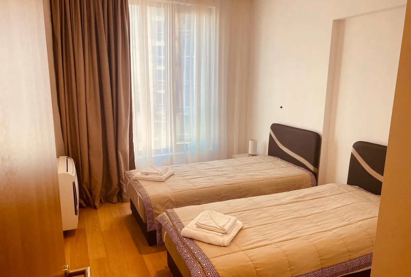 Izdavanje, dvosoban stan, 76m², Centar, Budva