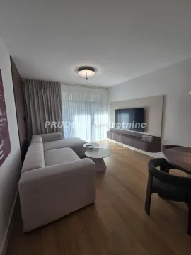 Moderan dnevni boravak sa ugaonom garniturom, TV-om i trpezarijskim stolom. - image 4