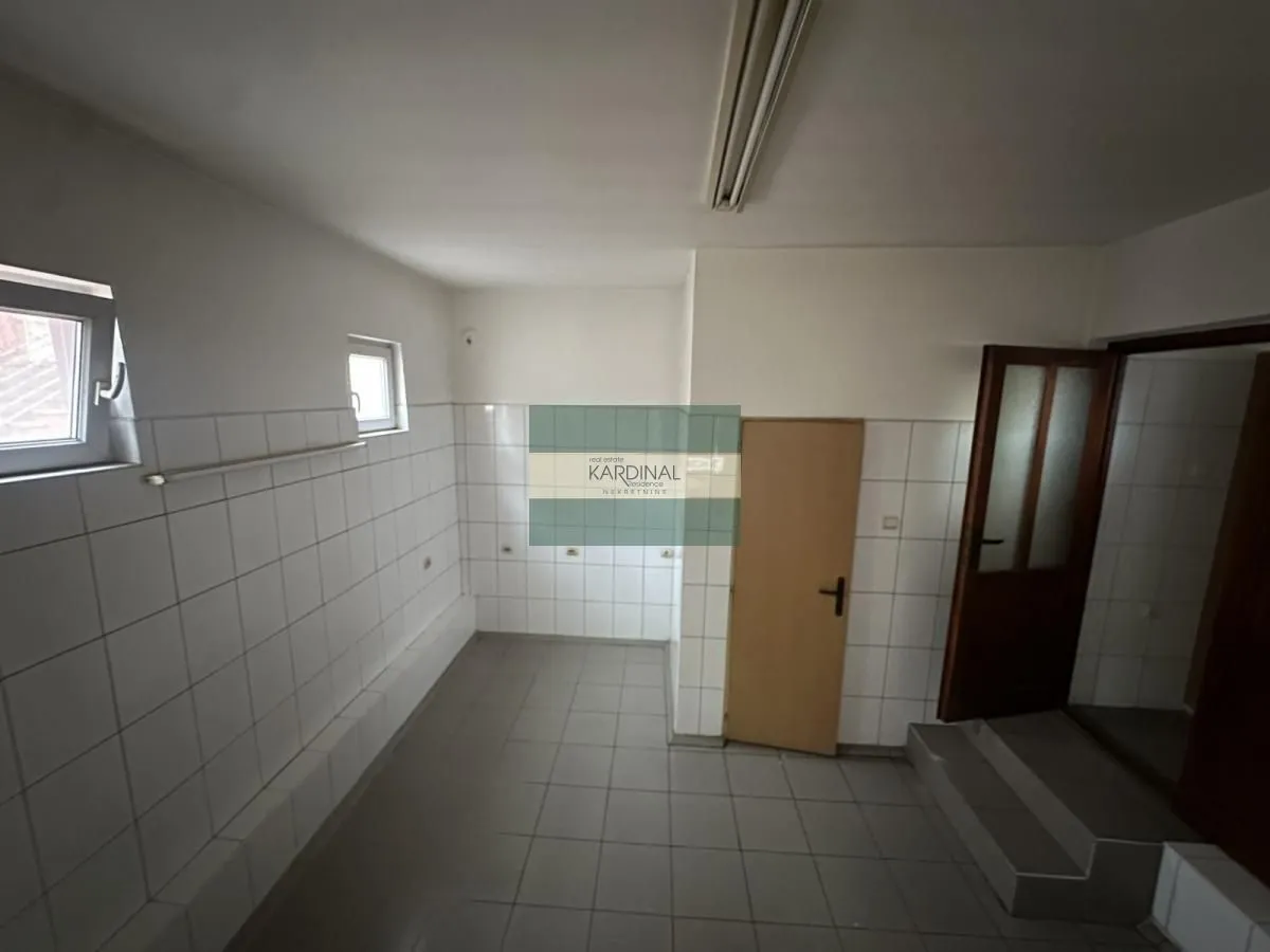 Rent, office space, 55m², Šest topola, Kragujevac