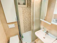 Izdavanje, dvosoban stan, 50m², Centar, Budva - image 14