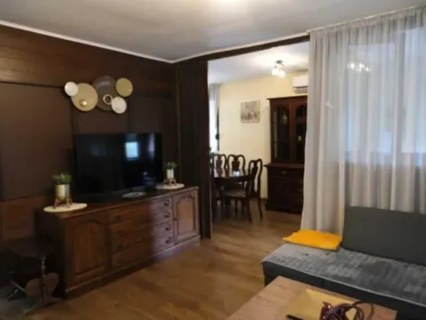 Izdavanje, dvosoban stan, 76m², Blok 5, Podgorica - image 8
