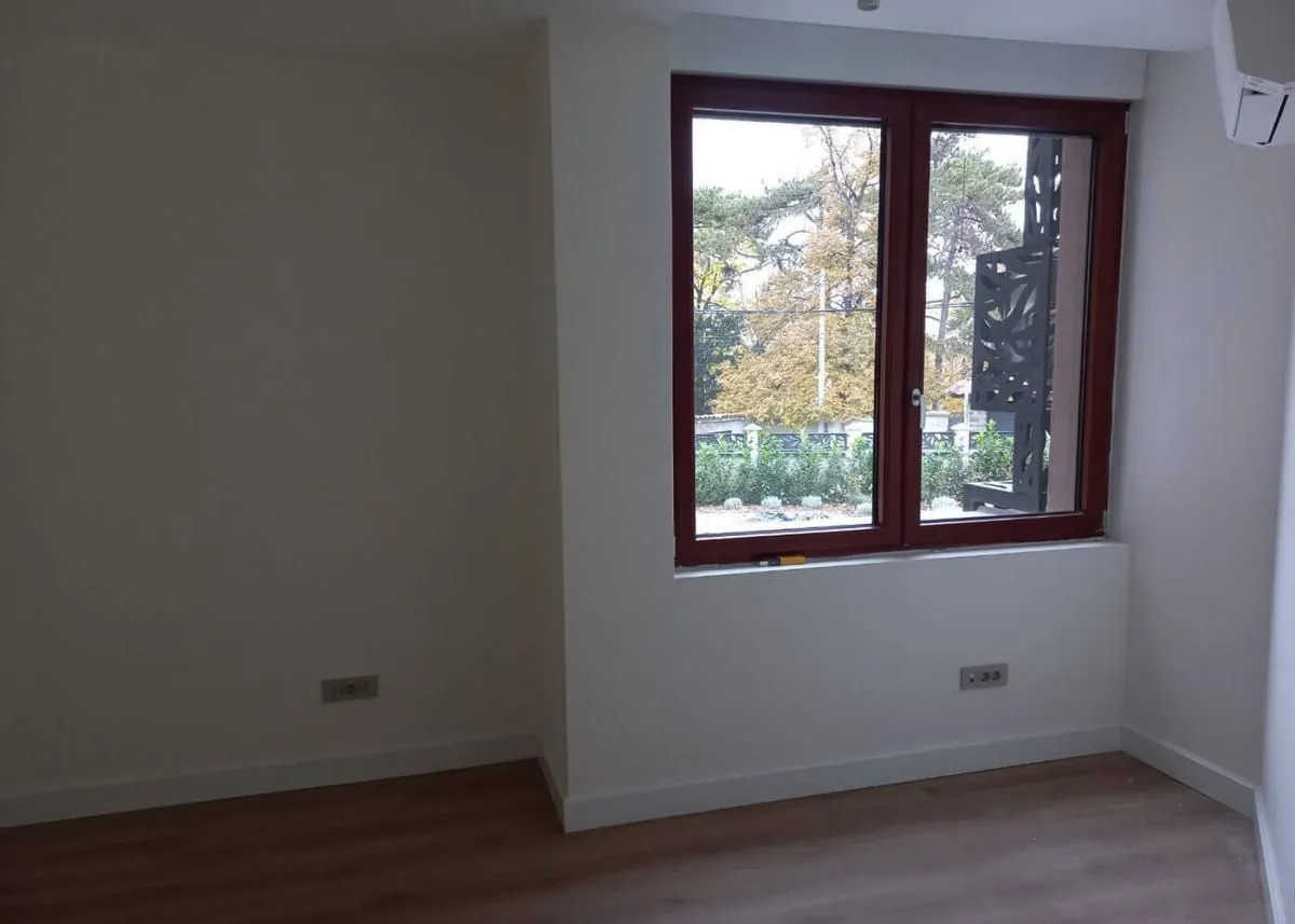Izdavanje, četvorosoban stan, 155m², Savski Venac, Beograd