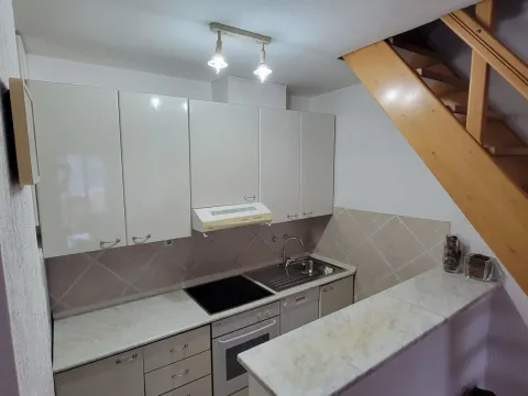 Prodaja, četvorosoban stan, 95m², Dobrota, Kotor - image 5