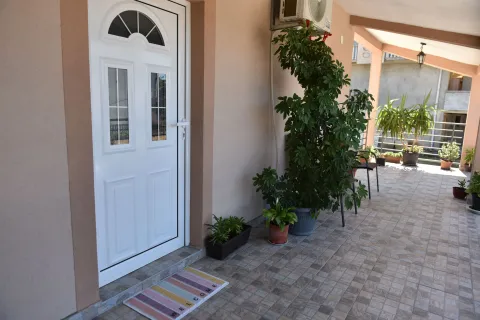 Rent, one bedroom apartment, 30m², Mrčevac, Tivat - image 5