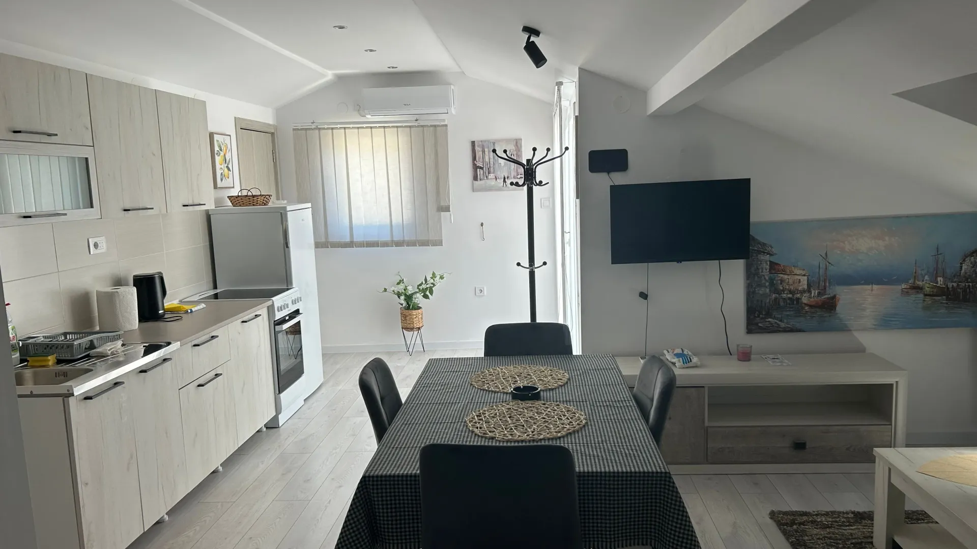 Rent, two bedroom apartment, 68m², Đenovići, Herceg Novi