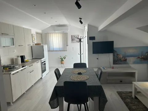 Rent, two bedroom apartment, 68m², Đenovići, Herceg Novi - image 1