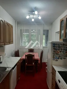 Kuhinja sa trpezarijom i drvenim elementima. - image 6
