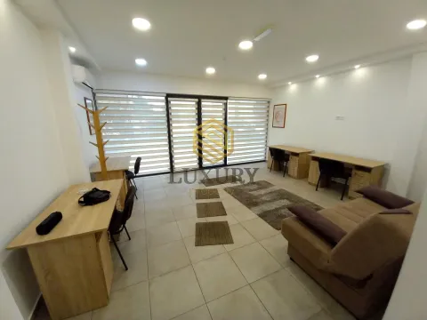 Rent, office space, 54m², Centar, Podgorica - image 1