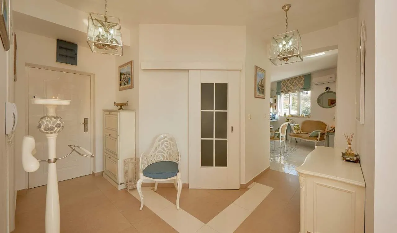 Prodaja, trosoban stan, 150m², Bečići, Budva