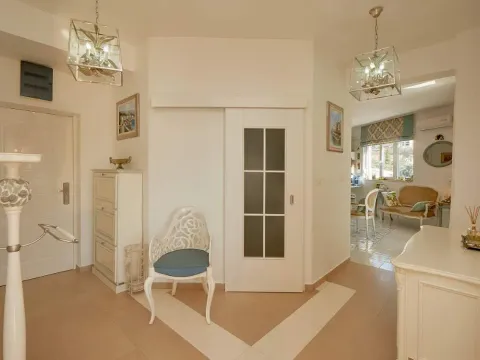 Sale, three bedroom apartment, 150m², Bečići, Budva - image 20