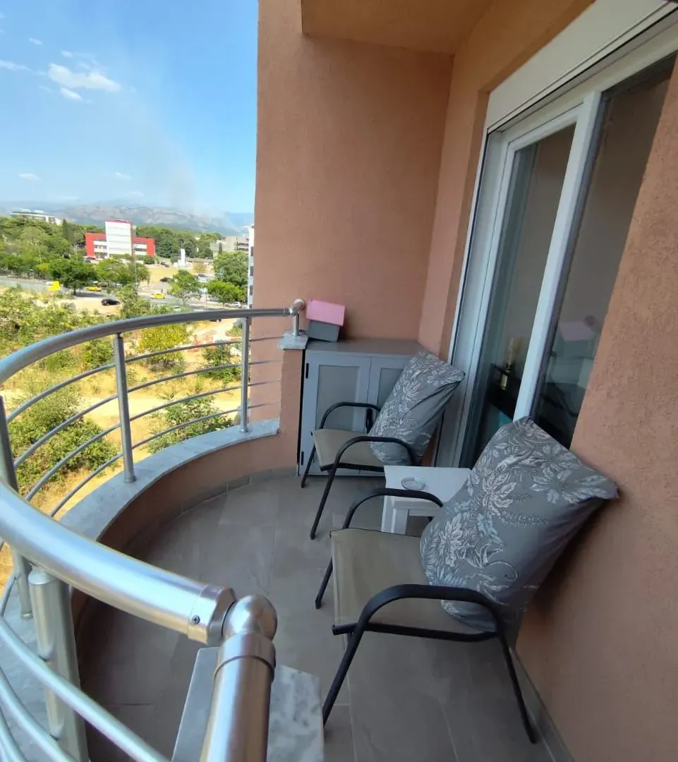 Izdavanje, dvosoban stan, 75m², Preko Morače, Podgorica