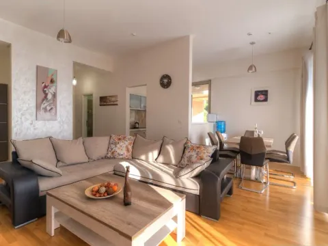 Prodaja, četvorosoban stan, 189m², Bečići, Budva - image 11