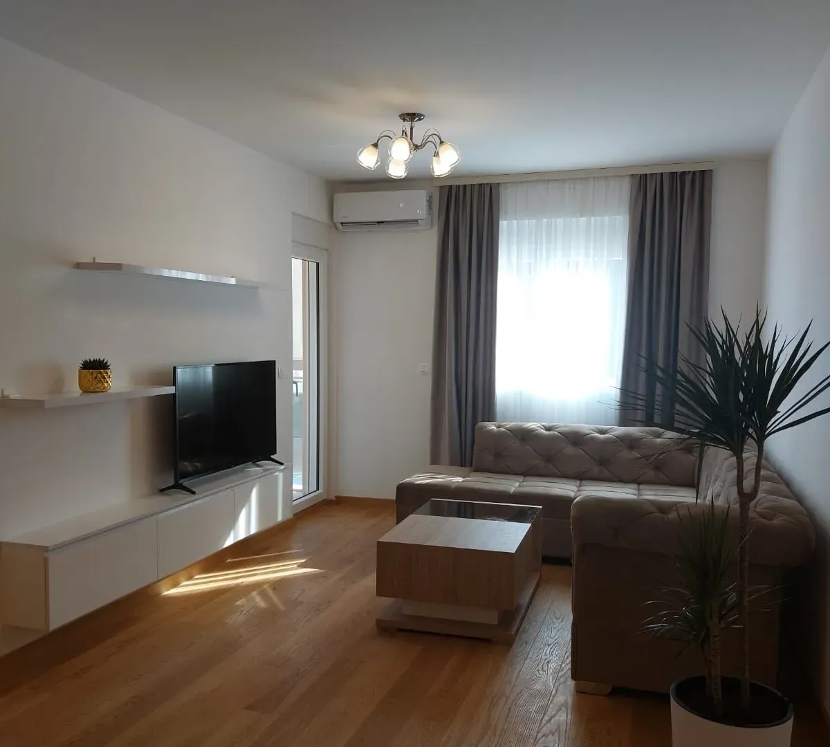 Izdavanje, jednosoban stan, 48m², New City, Podgorica