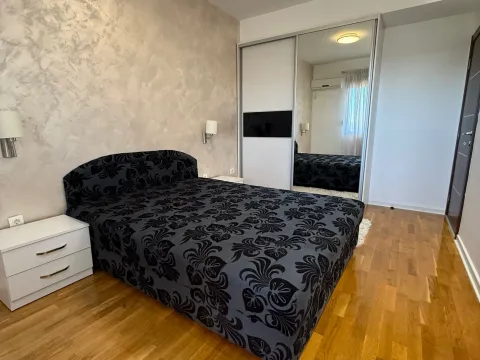 Izdavanje, dvosoban stan, 90m², Preko Morače, Podgorica - image 3