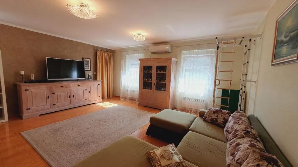 Sale, four bedroom apartment, 180m², Podmaine, Budva