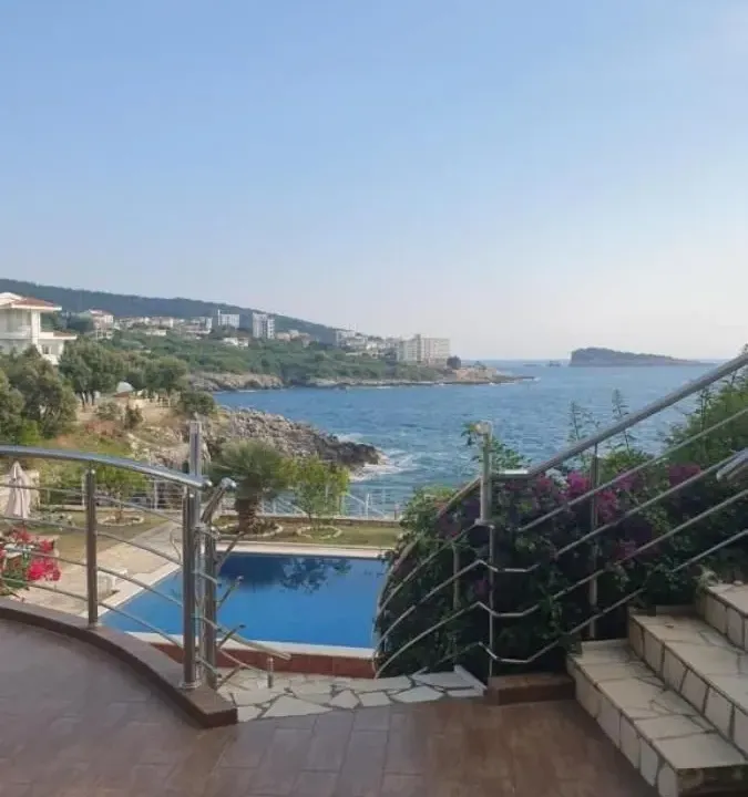 Prodaja, kuća, 330m², Utjeha, Bar