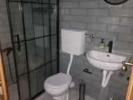 Izdavanje, četvorosoban stan, 220m², Gorica C, Podgorica - image 9