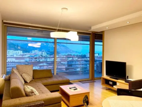 Izdavanje, dvosoban stan, 92m², Budva, Crna Gora