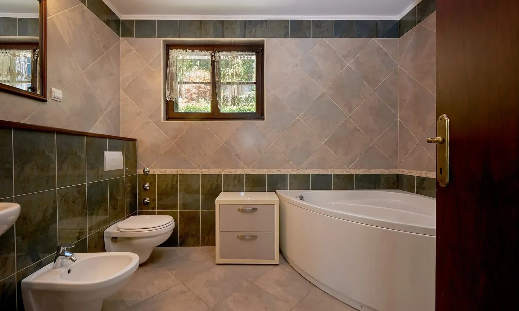 Sale, house, 235m², Kostanjica, Kotor