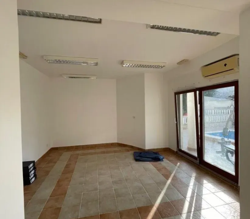 Sale, office space, 190m², Risan, Kotor