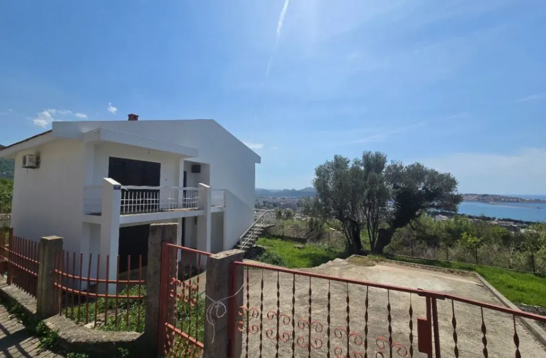 Prodaja, kuća, 272m², Šušanj, Bar