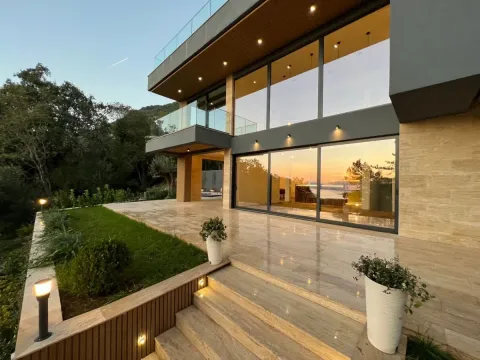 Prodaja, kuća, 317m², Tivat, Crna Gora - image 1