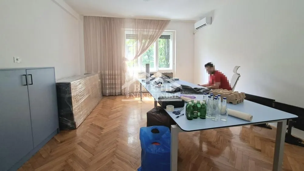 Izdavanje, trosoban stan, 78m², Stari Grad, Beograd