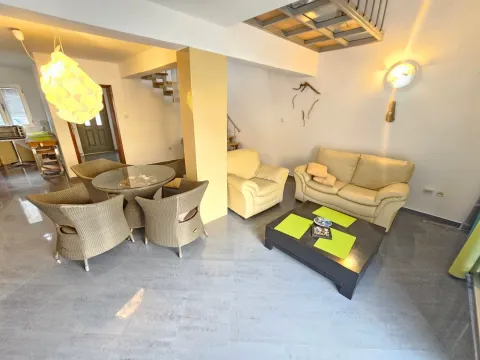 Sale, four bedroom apartment, 115m², Muo, Kotor - image 11