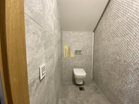 Izdavanje, kuća, 181m², Sremska Kamenica, Petrovaradin - image 9