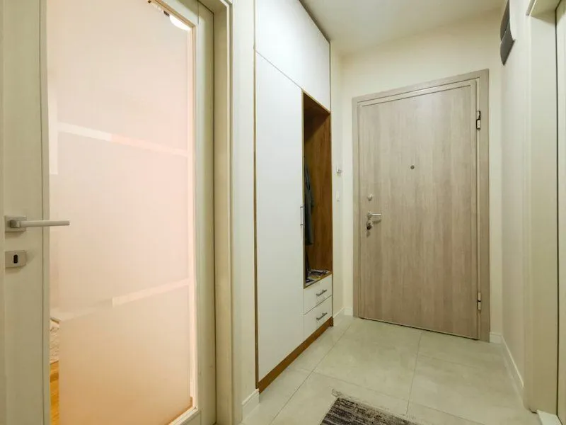 Izdavanje, jednosoban stan, 47m², Central Point, Podgorica