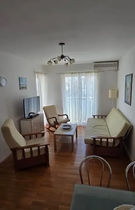 Izdavanje, dvosoban stan, 70m², Babin Do, Budva