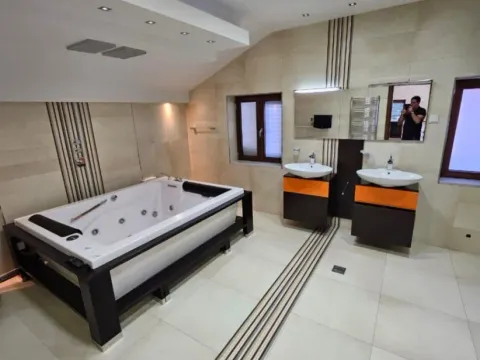 Izdavanje, kuća, 380m², Mareza, Podgorica - image 4