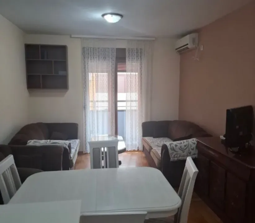 Izdavanje, jednosoban stan, 41m², Stari Aerodrom, Podgorica