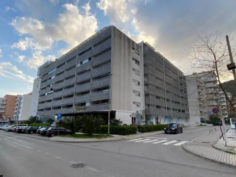 Izdavanje, dvosoban stan, 70m², Budva, Crna Gora - image 12