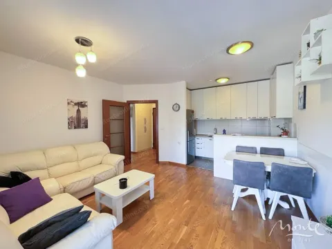 Prodaja, dvosoban stan, 68m², City Kvart, Podgorica - image 2