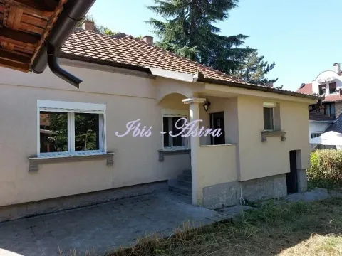 Kuća in Zemun Kalvarija