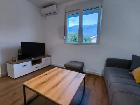 Izdavanje, jednosoban stan, 45m², Radanovići, Kotor - image 6