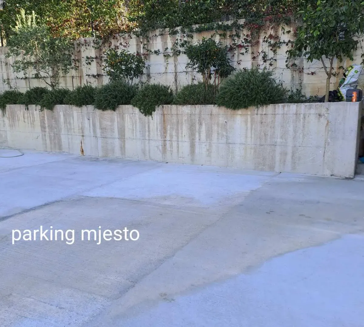 Izdavanje, jednosoban stan, 47m², Kalimanj, Tivat