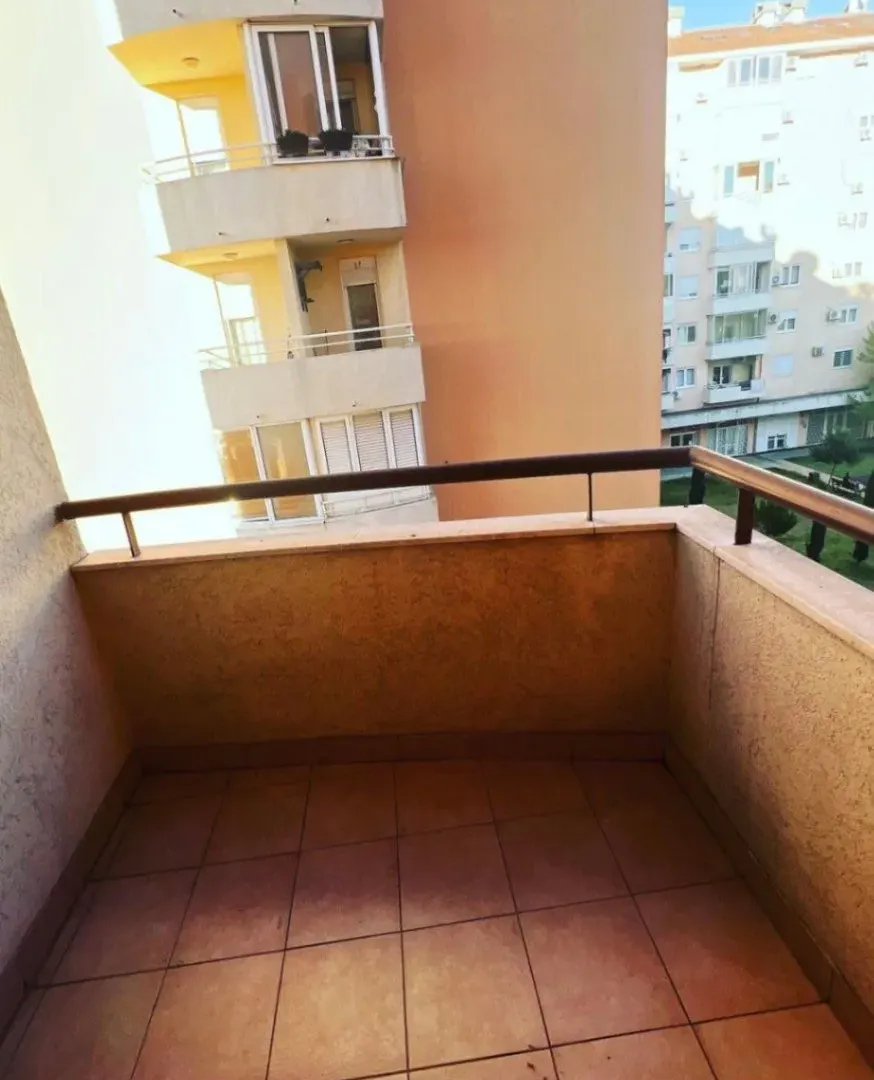 Izdavanje, dvosoban stan, 65m², Stari Aerodrom, Podgorica