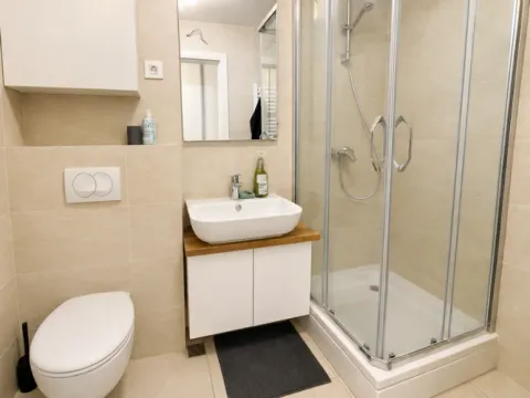 Izdavanje, četvorosoban stan, 90m², Fon (Fon - Bilećka), Voždovac Sve Podlokacije - image 12