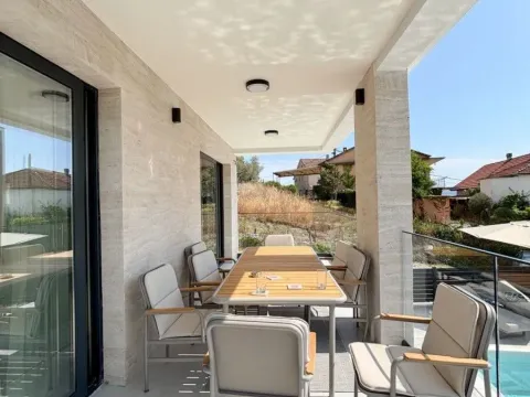 Izdavanje, kuća, 330m², Tivat, Crna Gora - image 11