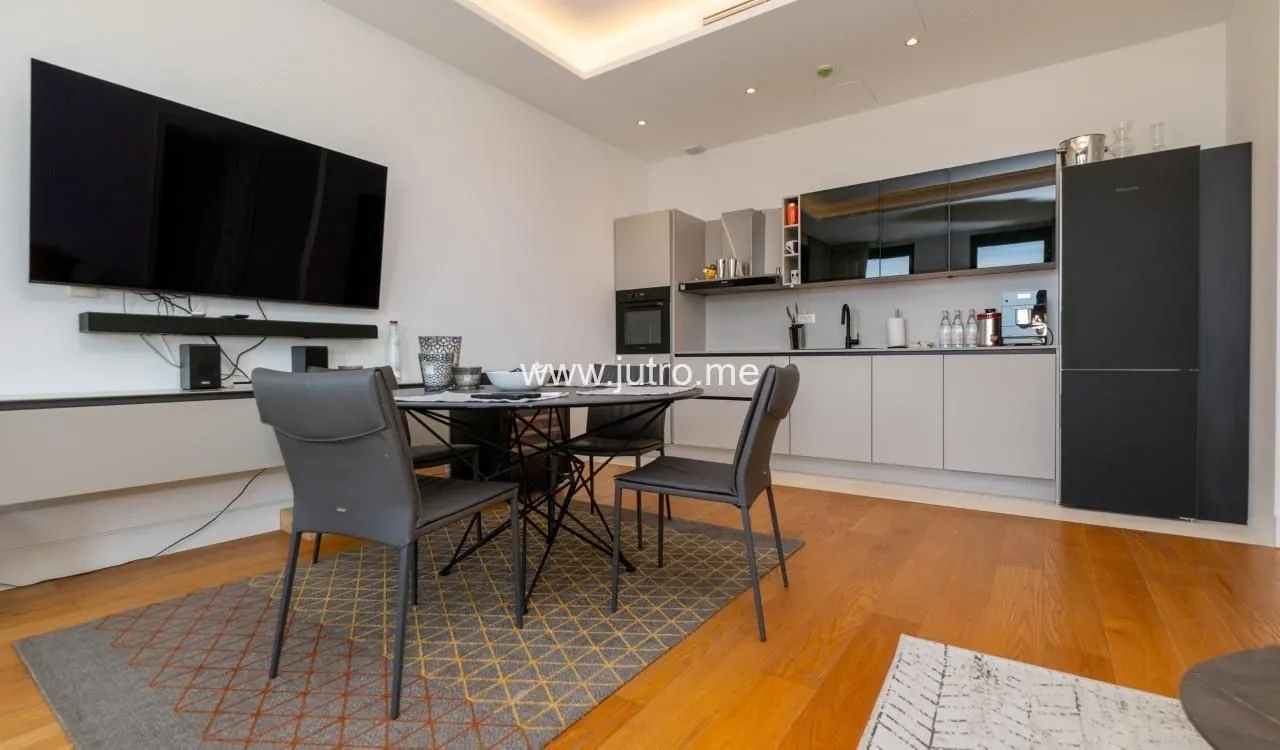 Prodaja, dvosoban stan, 103m², Centar, Tivat