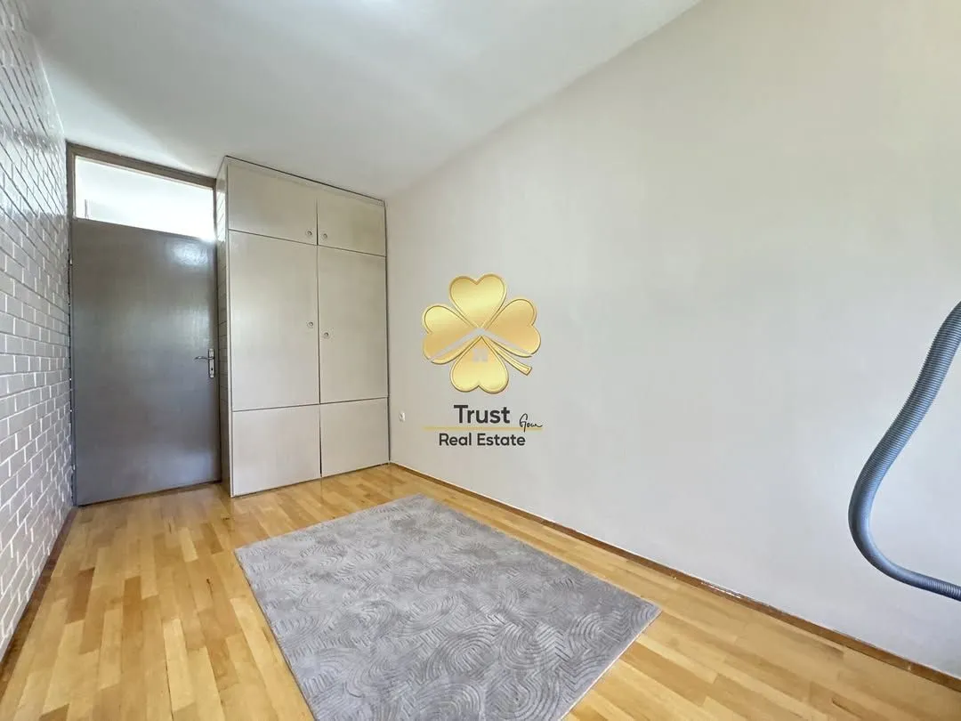 Izdavanje, dvosoban stan, 80m², Blok 5, Podgorica
