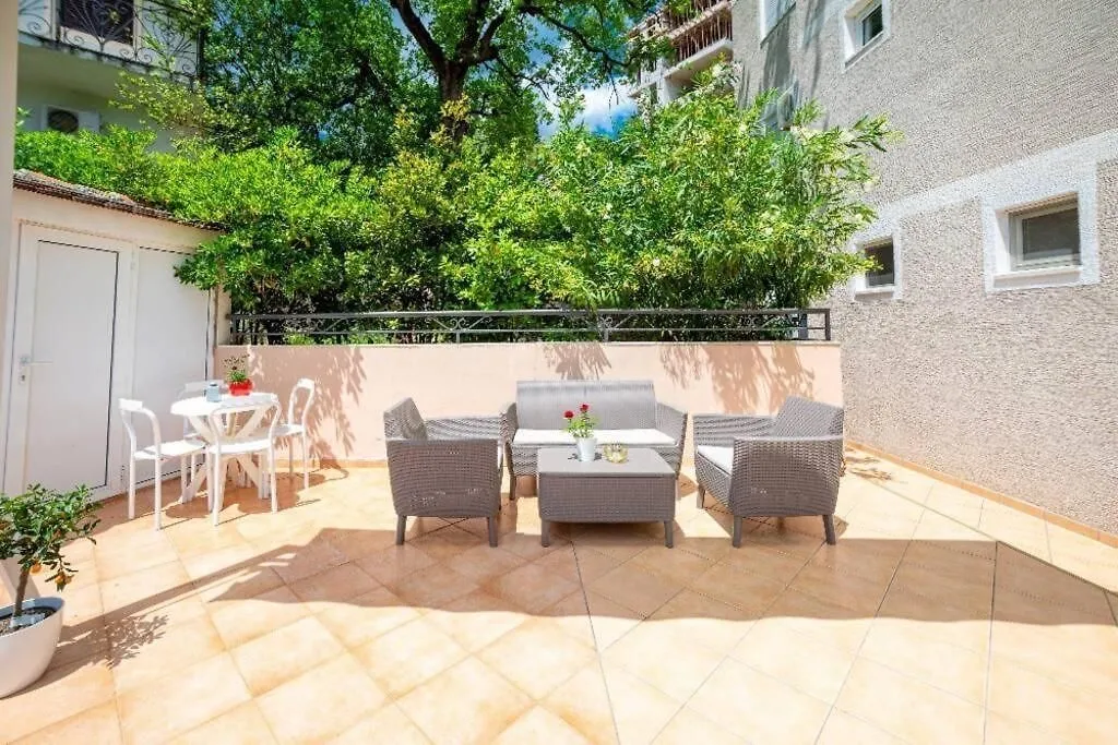 Rent, two bedroom apartment, 60m², Bečići, Budva