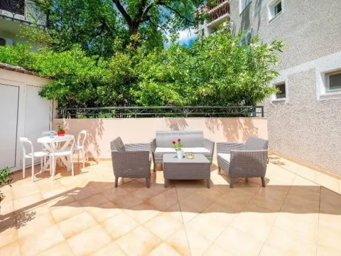 Rent, two bedroom apartment, 60m², Bečići, Budva - image 15