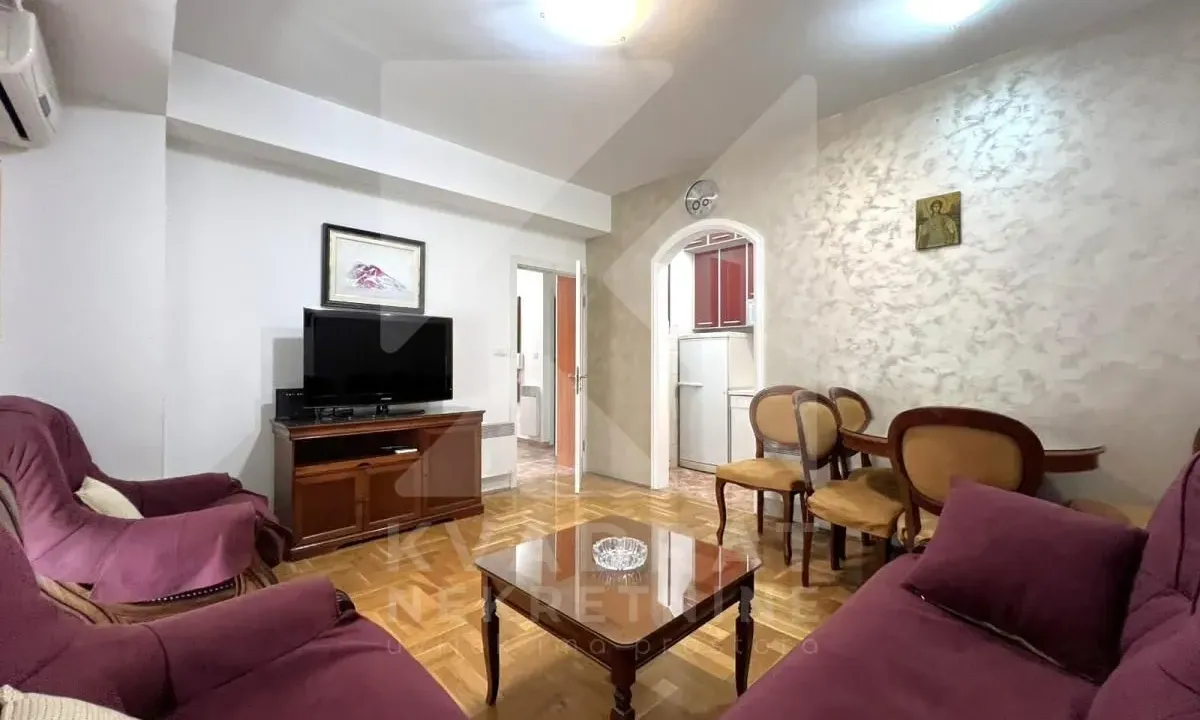 Izdavanje, dvosoban stan, 60m², Blok 9, Podgorica