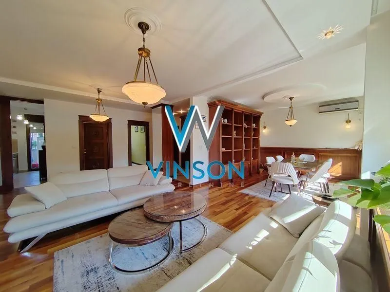 Izdavanje, četvorosoban stan, 115m², Centar, Novi Sad