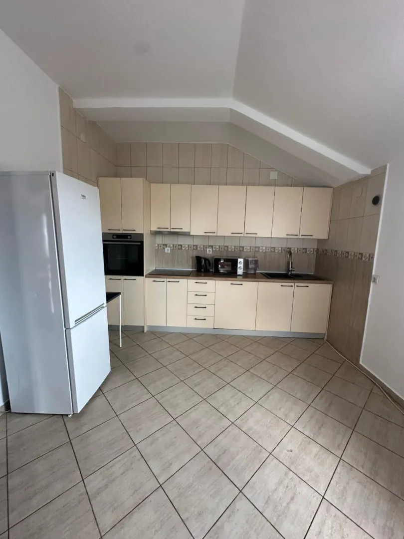 Rent, four bedroom apartment, 150m², Stari Aerodrom, Podgorica