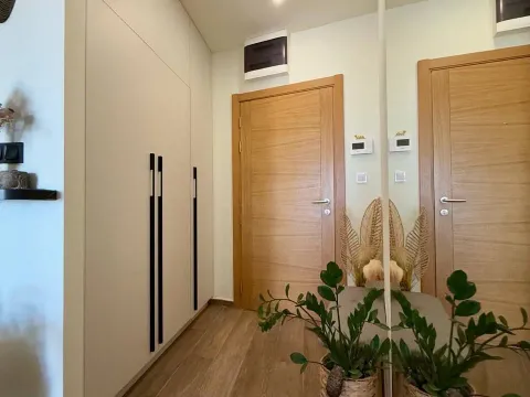 Prodaja, dvosoban stan, 62m², Bečići, Budva - image 1